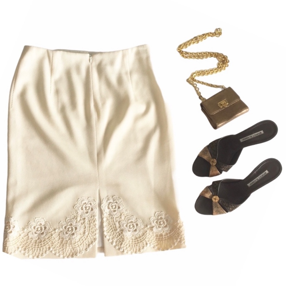 Valentino 𑁍 Rose Lace Wool Pencil Back Slit Knee Length Skirt 𑁍 Winter White 4 - Picture 5 of 16